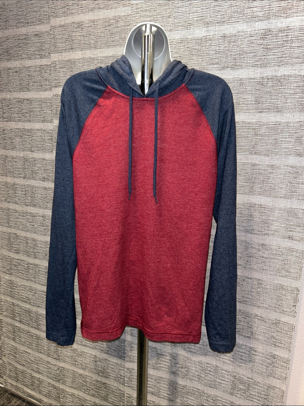 Levi's Men's Two-Tone Waffle Knit Raglan Shirt Hoodie - Red and Navy